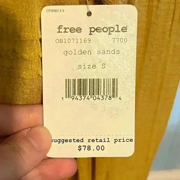 Free People Ladies Bell Sleeve Blouse
Yellow boho ruffle peasant Size Small - Picture 7 of 11